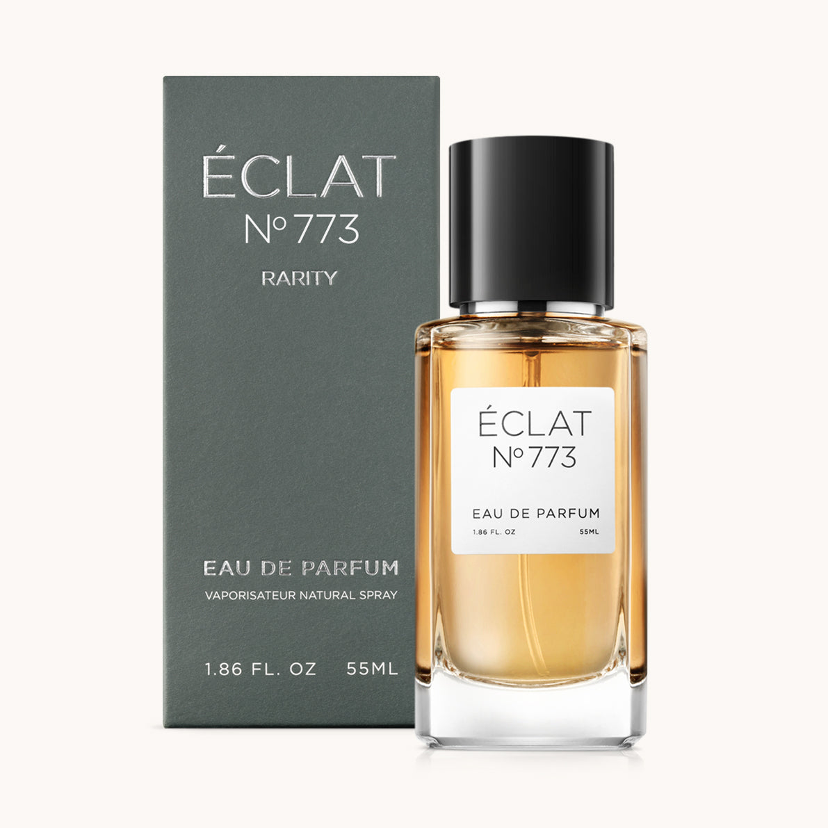 Perfumy ÉCLAT Ambery Leather mają elegancki szklany flakon z czarną nakrętką, w towarzystwie pasującego eleganckiego pudełka.