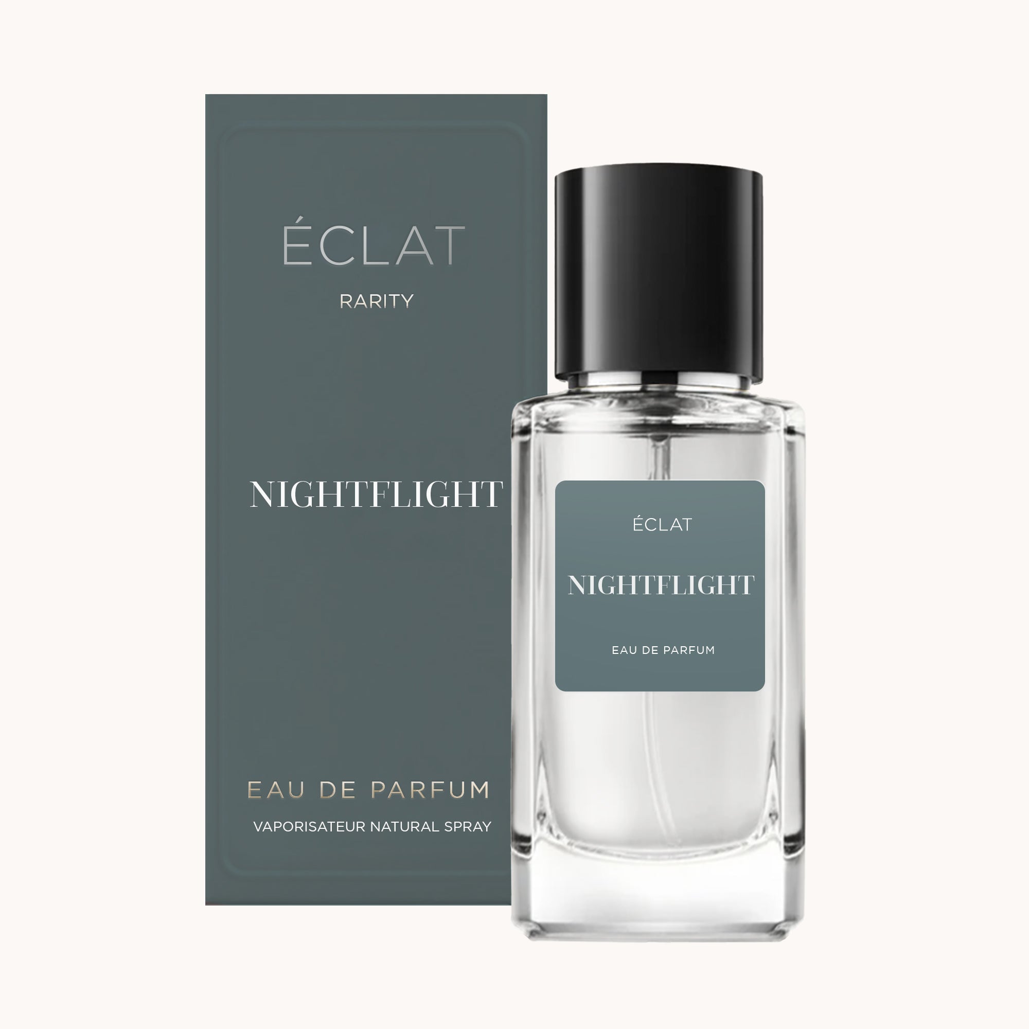 Zapach ÉCLAT Nightflight znajduje się w przezroczystym szklanym flakonie z czarnym korkiem i eleganckim ciemnoszarym pudełkiem.
