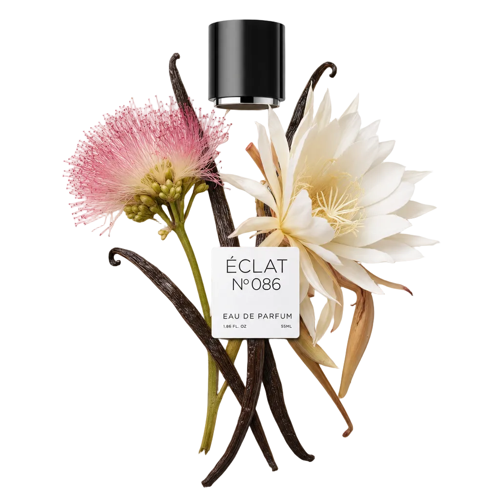 Kompozycja z białych i różowych kwiatów z laskami wanilii elegancko otacza czarną nakrętkę z napisem ÉCLAT Queen Of The Night & Vanilla.