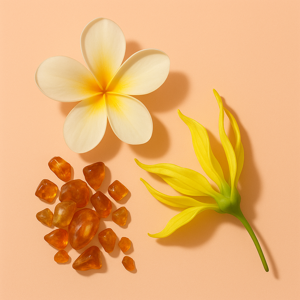 Kompozycja z kwiatu frangipani, żółtego kwiatu ylang-ylang i bursztynowych kamieni na jasnobrzoskwiniowym tle.