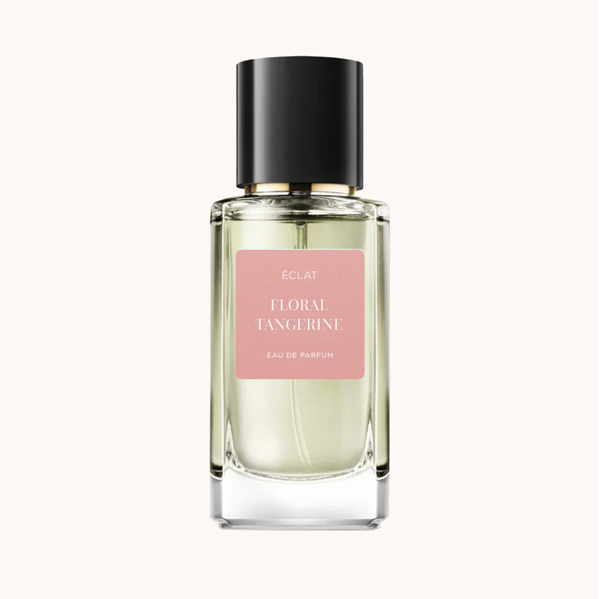 ÉCLAT Floral Tangerine jest prezentowany w fasetowanej szklanej butelce z eleganckim czarnym korkiem i miękką różową etykietą.