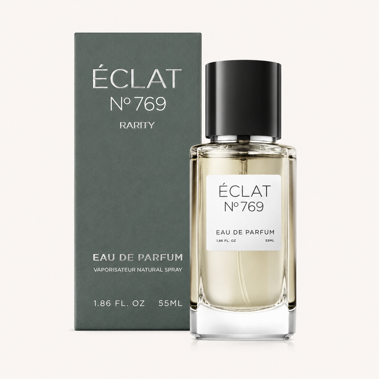 Zapach ÉCLAT Fruity Hazelnut jest prezentowany w smukłej szklanej butelce z czarną zakrętką, w eleganckim pudełku.