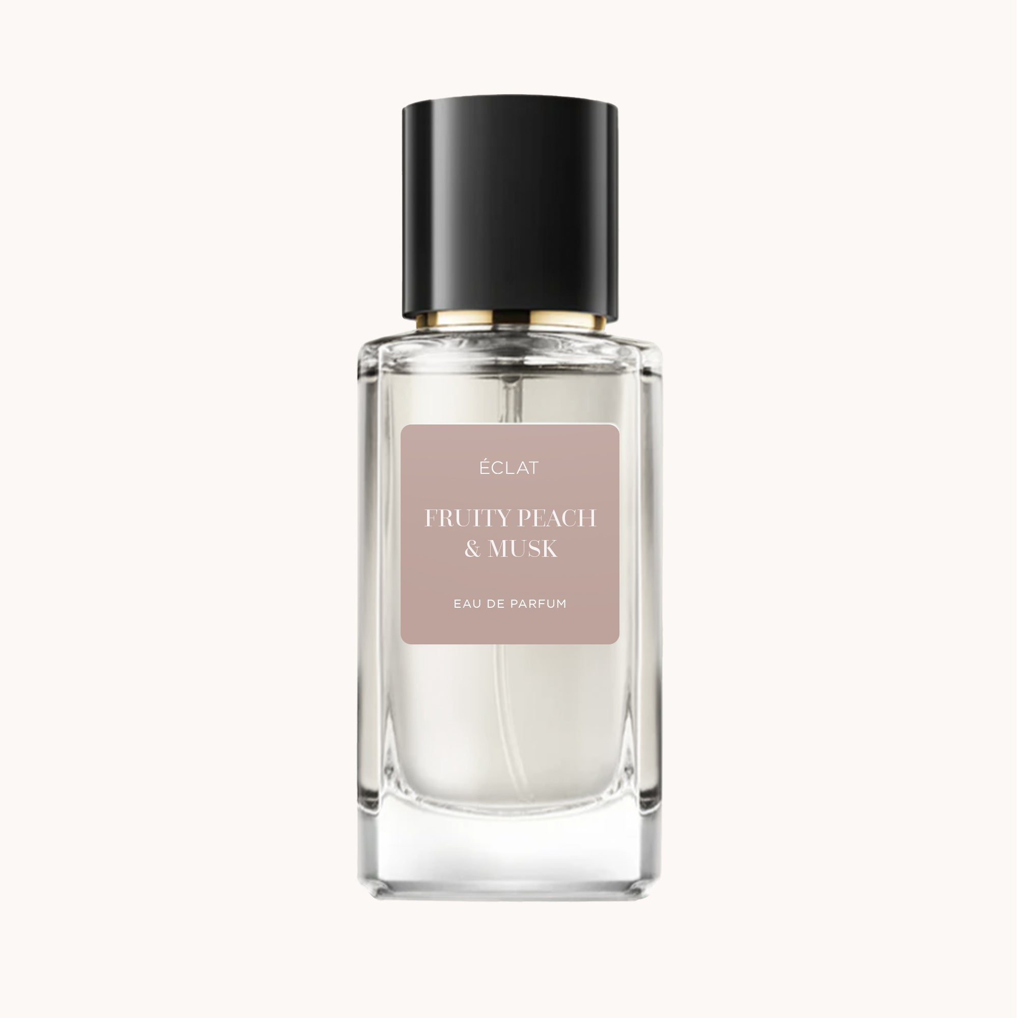 Fasetowany szklany flakon z czarną nakrętką, z etykietą 'ÉCLAT Fruity Peach & Musk' na miękkim beżowym tle.