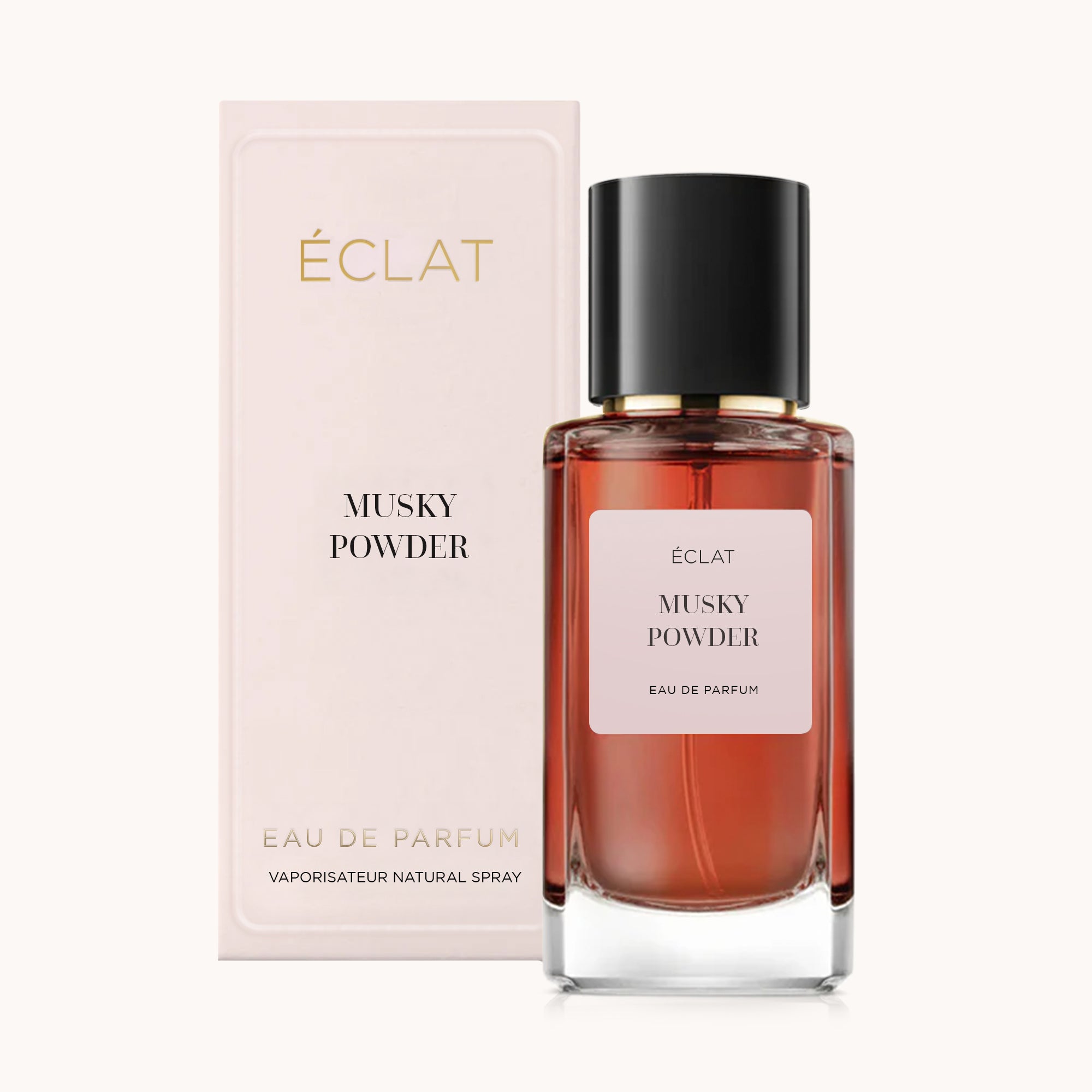 Fasetowana szklana butelka ÉCLAT Musky Powder z czarną nakrętką, obok eleganckiego beżowego opakowania.