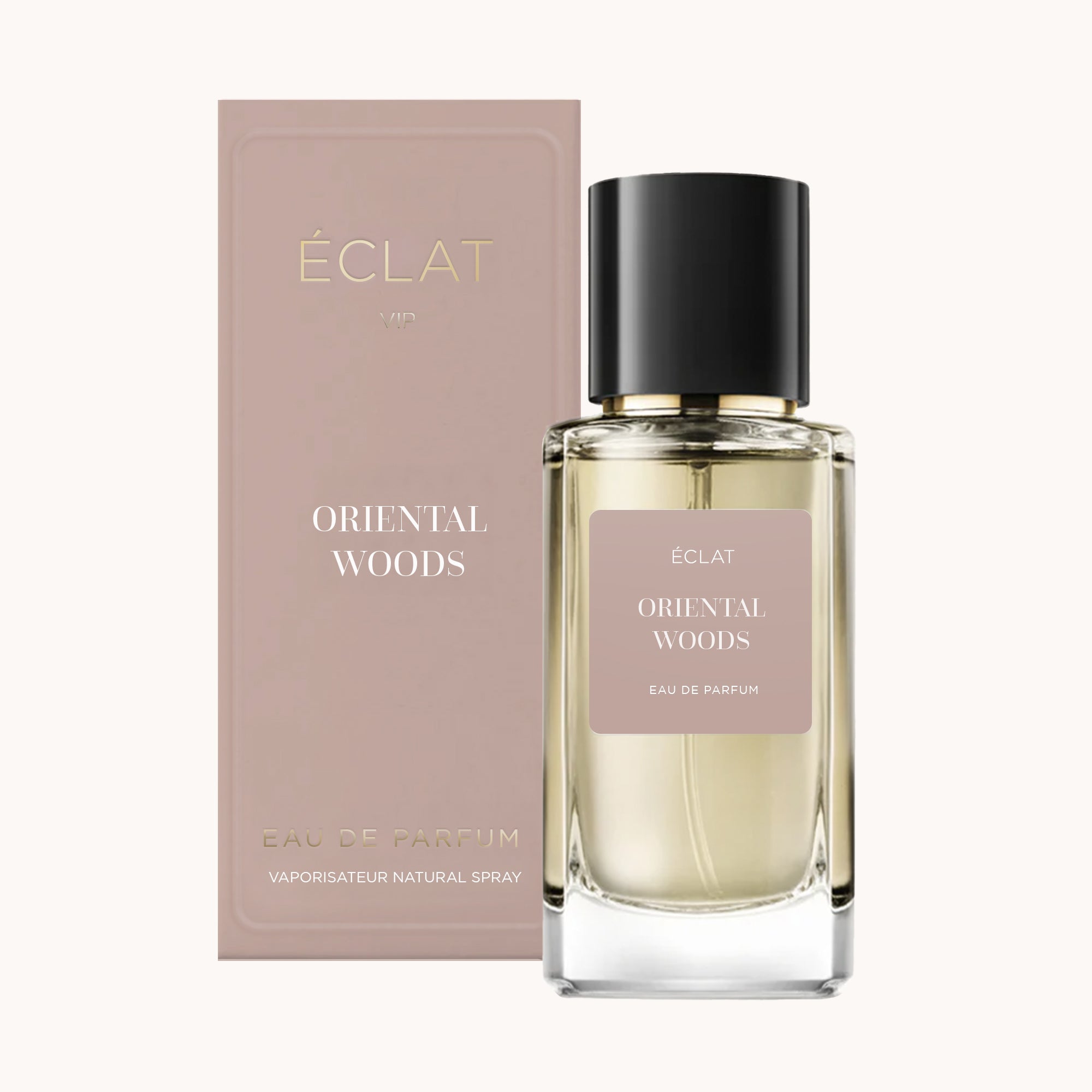 Flakon perfum ÉCLAT Oriental Woods z czarną zakrętką i beżową etykietą, obok pasującego beżowego pudełka.