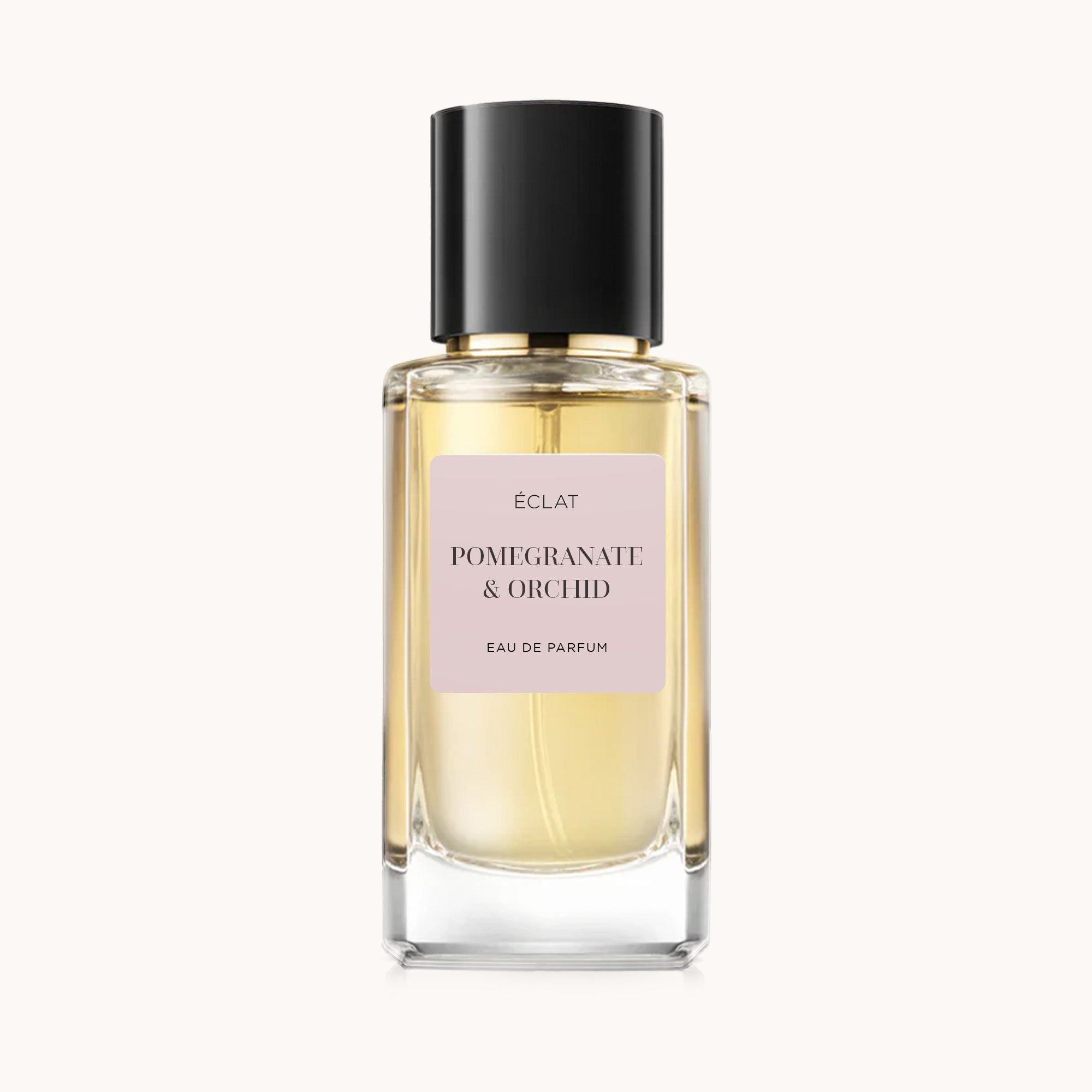 ÉCLAT Pomegranate & Orchid w fasetowanej szklanej butelce z czarną nakrętką i matową etykietą.
