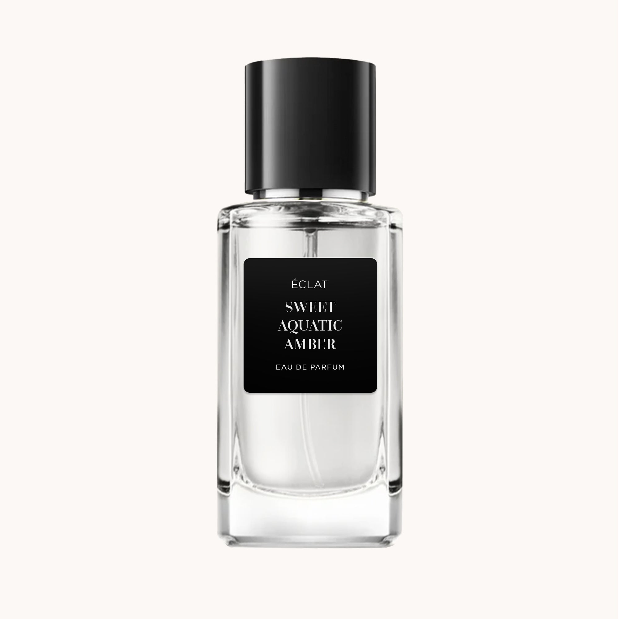 ÉCLAT Sweet Aquatic Amber w fasetowanej szklanej butelce z elegancką czarną nakrętką i matową czarną etykietą.
