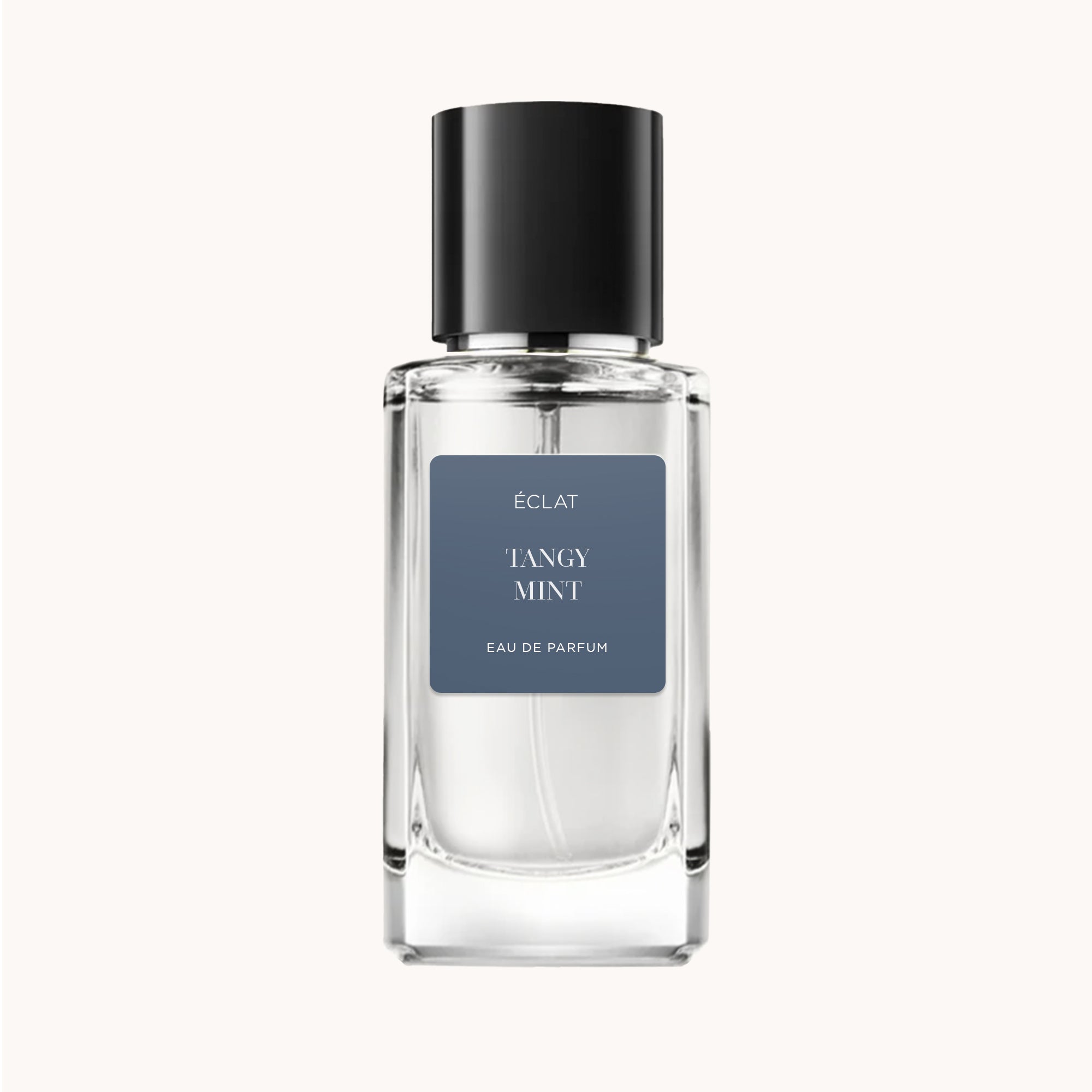 Fasetowana szklana butelka z matową ciemnoszarą etykietą z napisem ÉCLAT Tangy Mint, zwieńczona elegancką czarną nasadką.